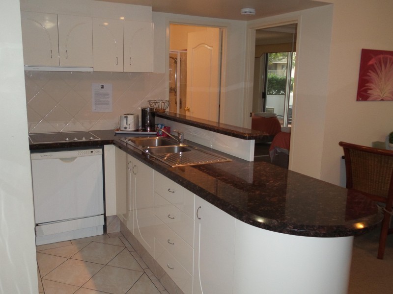 unit 103/8  Philip Ave, Broadbeach QLD 4218