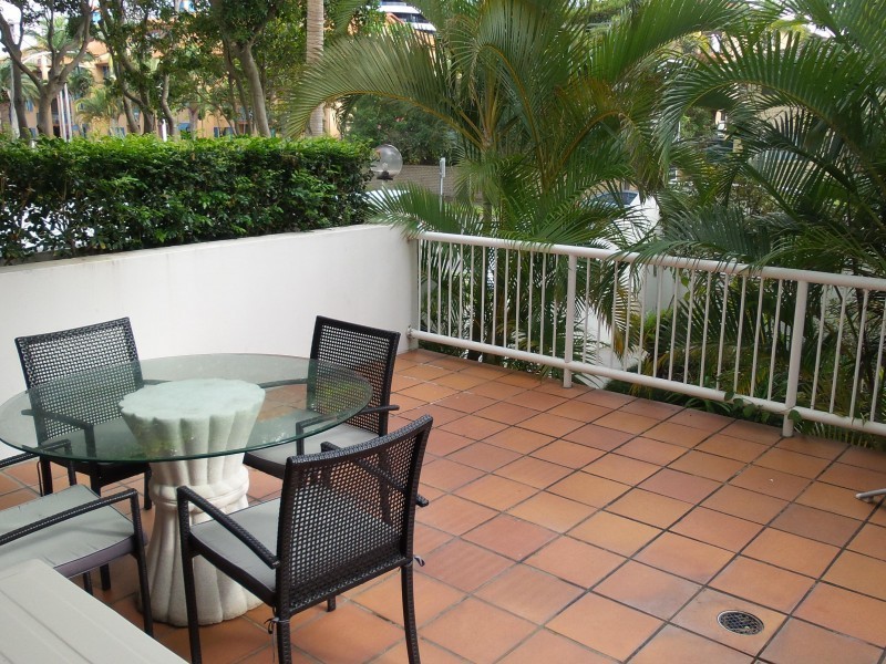 unit 103/8  Philip Ave, Broadbeach QLD 4218