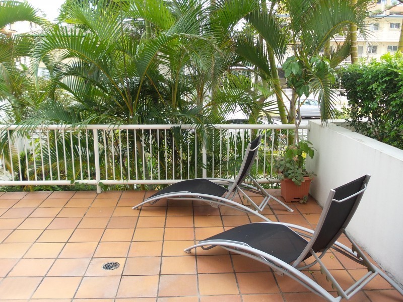 unit 103/8  Philip Ave, Broadbeach QLD 4218