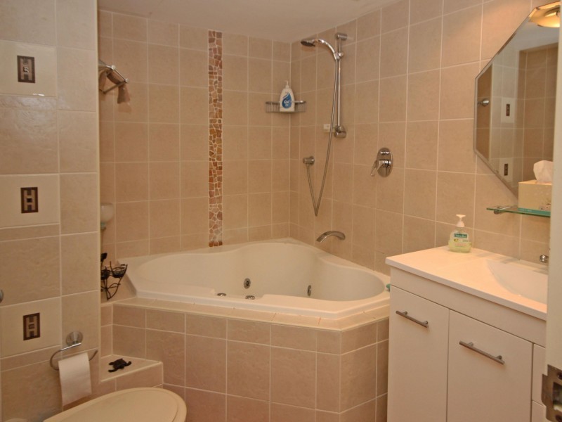 9 Bayview Street, Runaway Bay QLD 4216