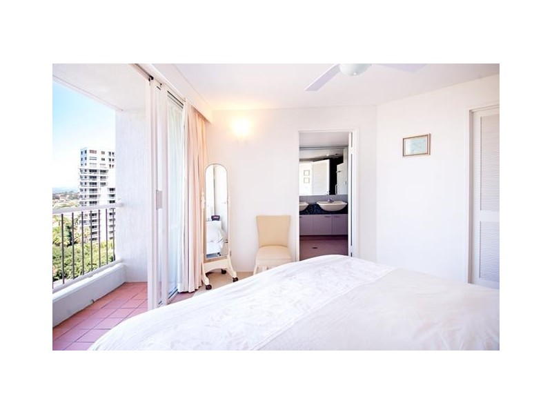1 Peak Avenue, Main Beach QLD 4217