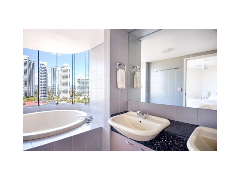 1 Peak Avenue, Main Beach QLD 4217