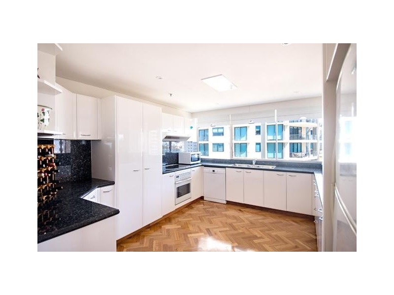 1 Peak Avenue, Main Beach QLD 4217