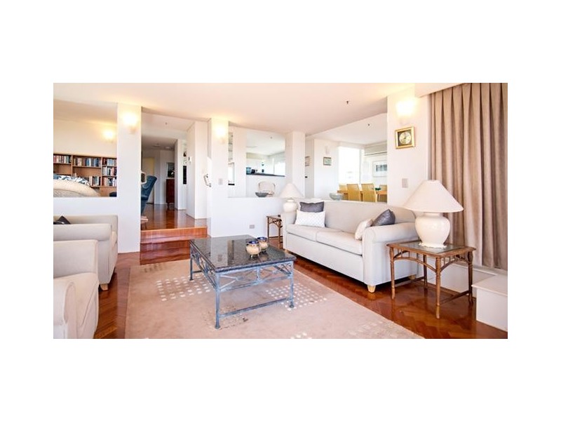 1 Peak Avenue, Main Beach QLD 4217