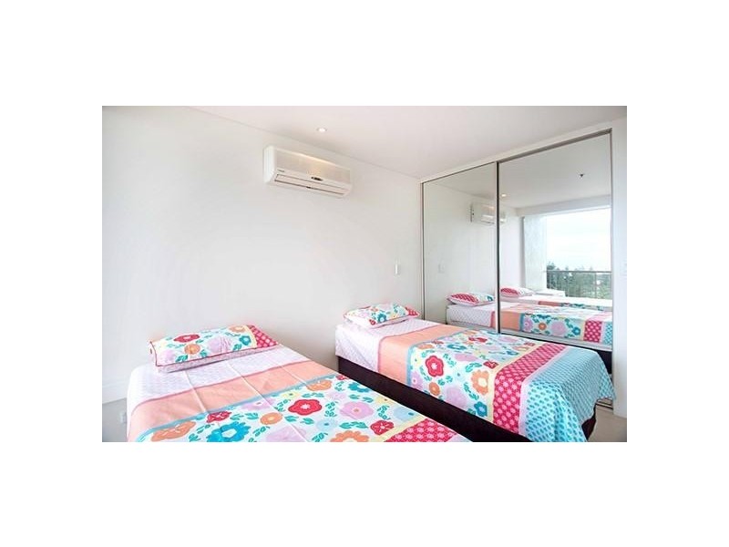 1 Peak Avenue, Main Beach QLD 4217