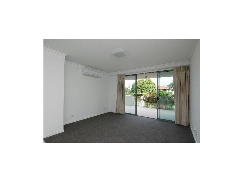 13/2 Gavin Crescent, Mermaid Beach QLD 4218
