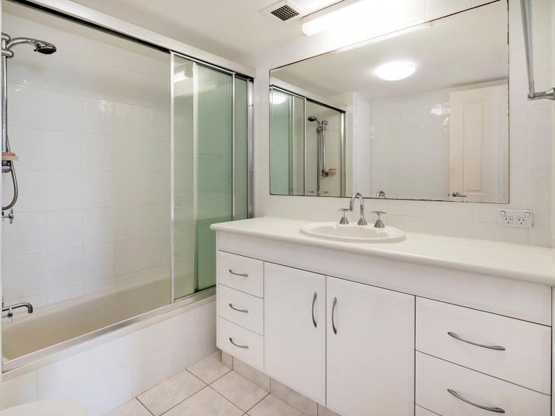 Apartment 27/9 Bayview Street, Runaway Bay QLD 4216