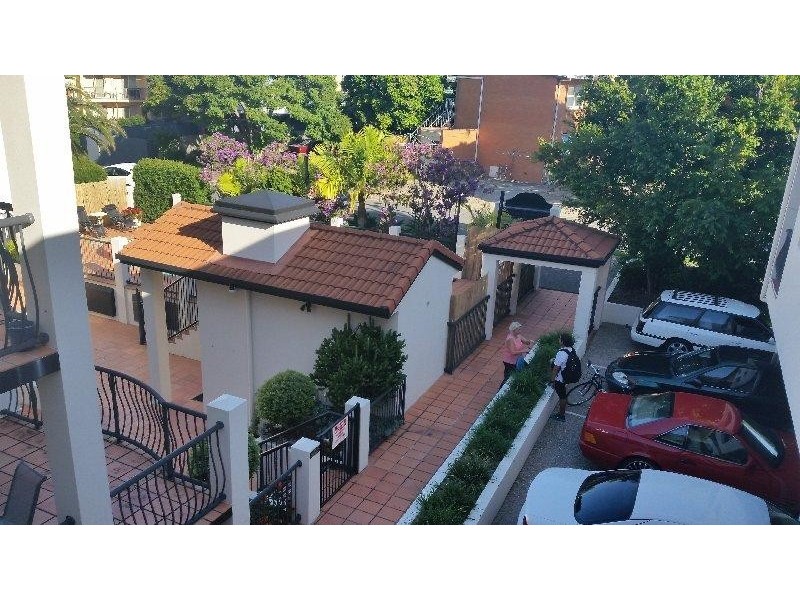 Apartment 11/11-15 Owens Lane, Southport QLD 4215