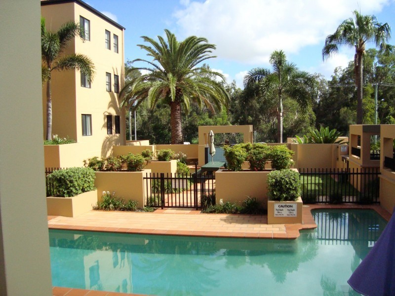 24 Slatyer Avenue, Bundall QLD 4217