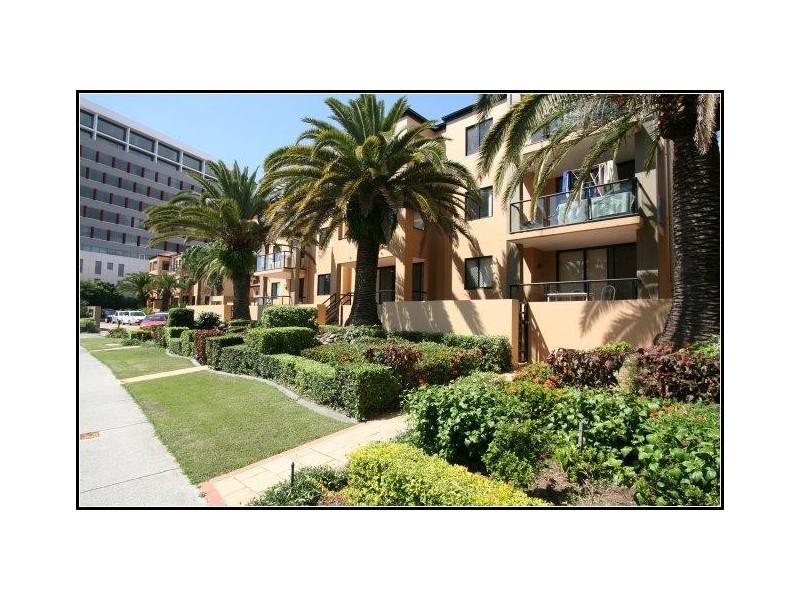 24 Slatyer Avenue, Bundall QLD 4217