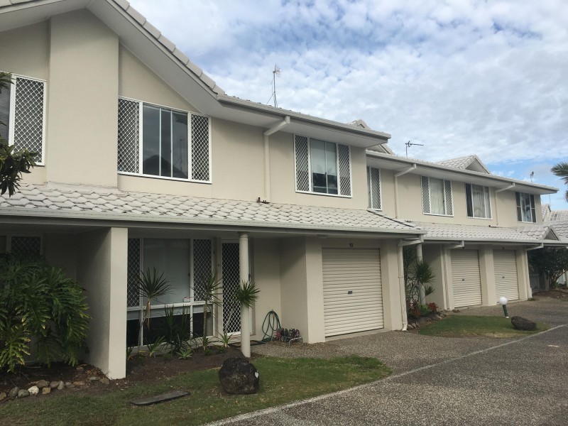 300 Cottesloe Drive, Mermaid Waters QLD 4218