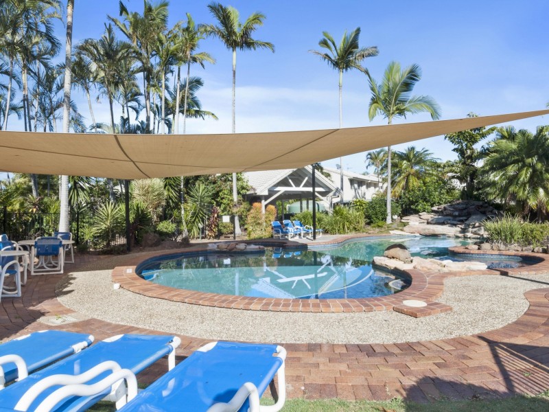 300 Cottesloe Drive, Mermaid Waters QLD 4218