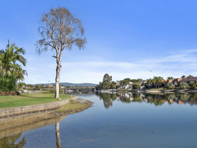 300 Cottesloe Drive, Mermaid Waters QLD 4218