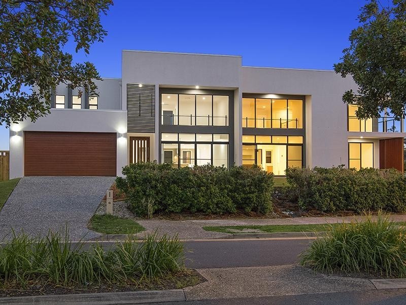 2 Heights Drive, Robina QLD 4226