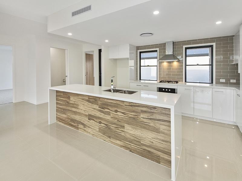 2 Heights Drive, Robina QLD 4226