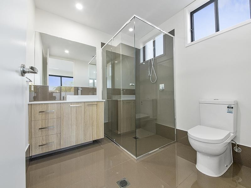 2 Heights Drive, Robina QLD 4226