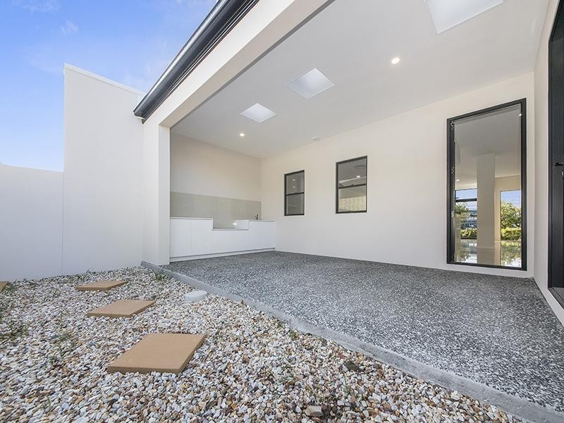 2 Heights Drive, Robina QLD 4226