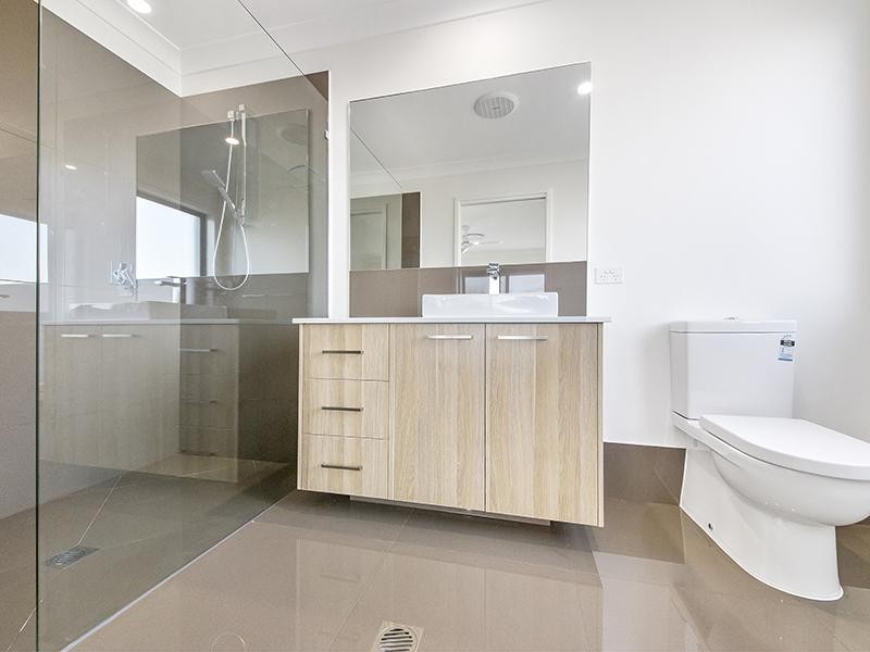 2 Heights Drive, Robina QLD 4226