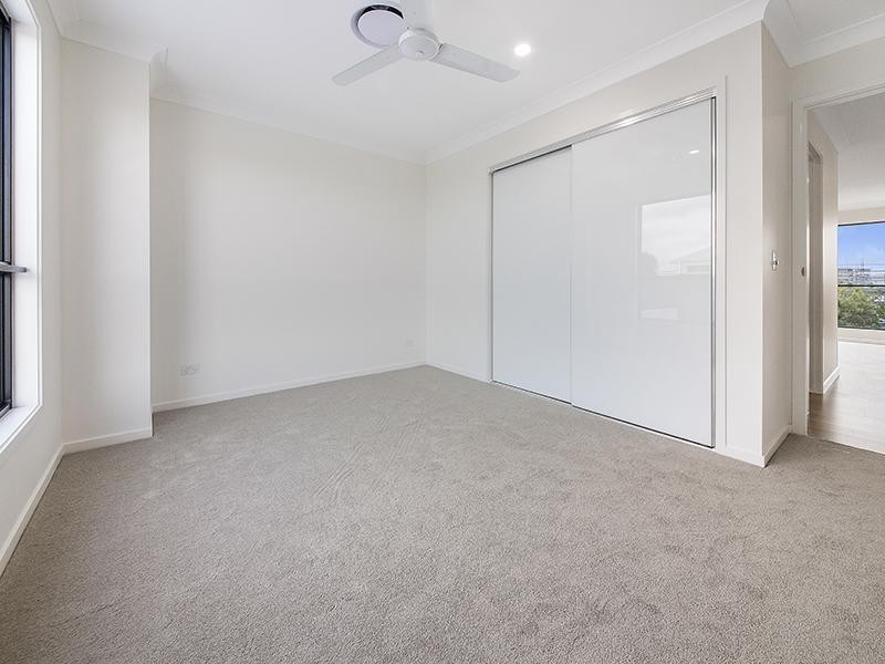 2 Heights Drive, Robina QLD 4226