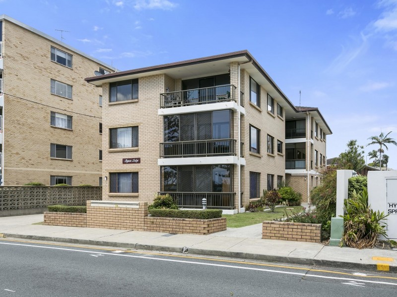 2/228  Marine Parade, Labrador QLD 4215