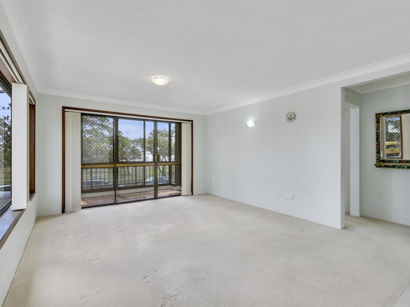 2/228  Marine Parade, Labrador QLD 4215