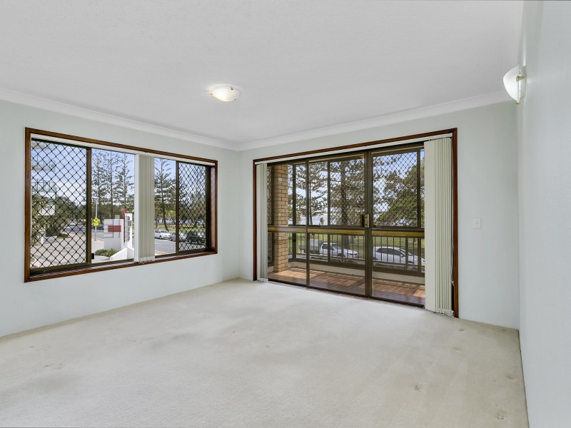 2/228  Marine Parade, Labrador QLD 4215