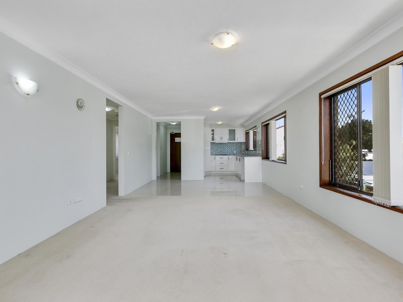 2/228  Marine Parade, Labrador QLD 4215