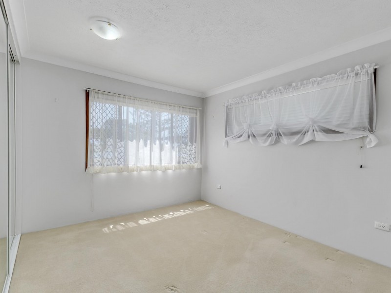 2/228  Marine Parade, Labrador QLD 4215