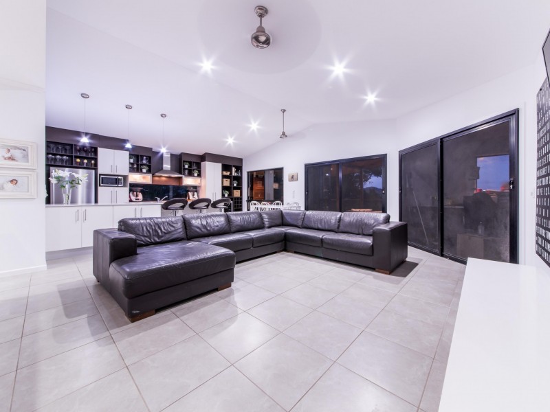 18 Abell Road, Cannonvale QLD 4802