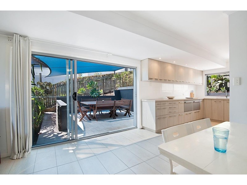 2/8 Sobraon Street, Sunrise Beach QLD 4567