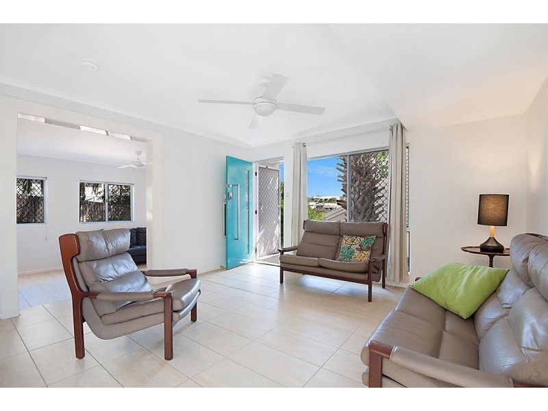 2/8 Sobraon Street, Sunrise Beach QLD 4567