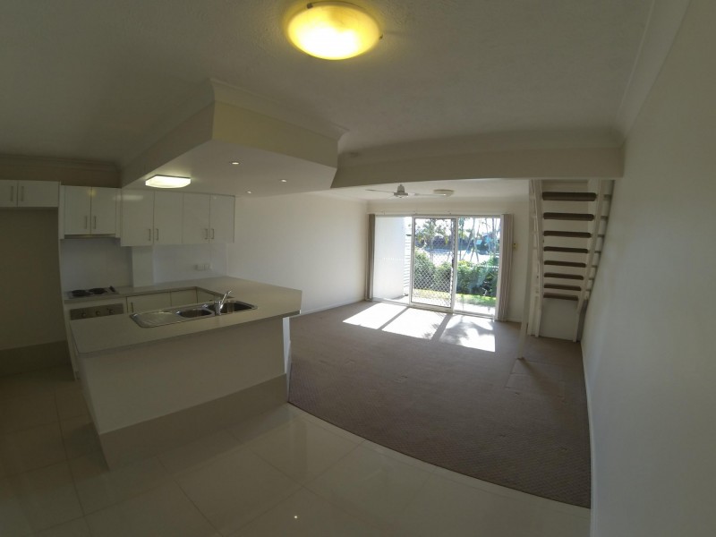 Unit 37/300 cottesloe, Mermaid Waters QLD 4218