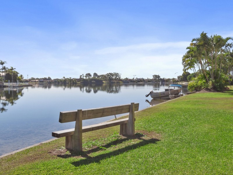 Unit 37/300 cottesloe, Mermaid Waters QLD 4218