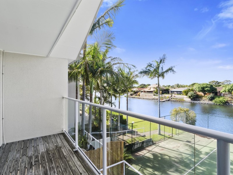 300 Cottesloe Dr, Mermaid Waters QLD 4218