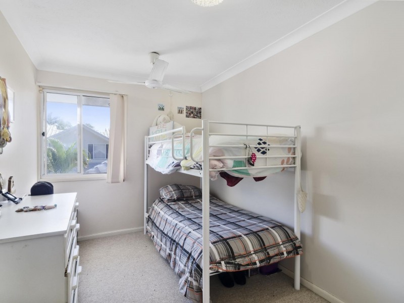 300 Cottesloe Dr, Mermaid Waters QLD 4218