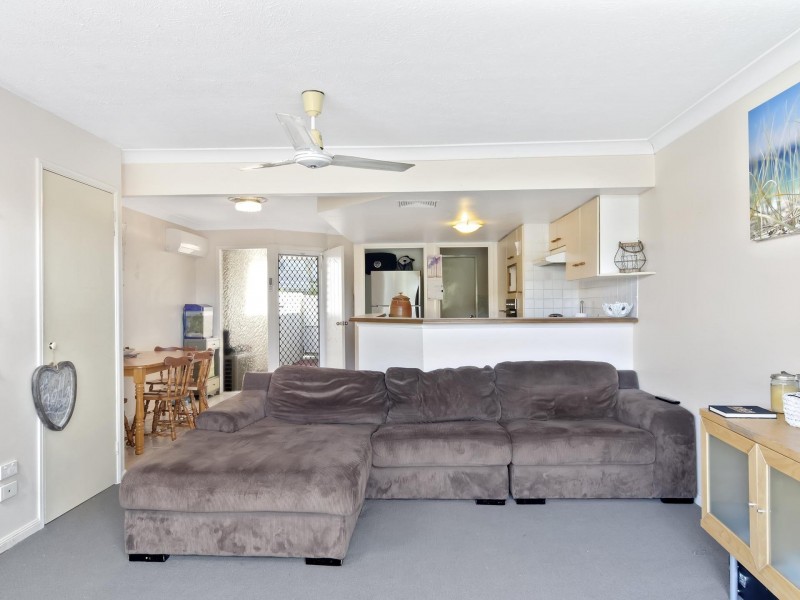 300 Cottesloe Dr, Mermaid Waters QLD 4218