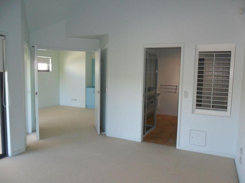 1 The Vistas Drive, Carrara QLD 4211