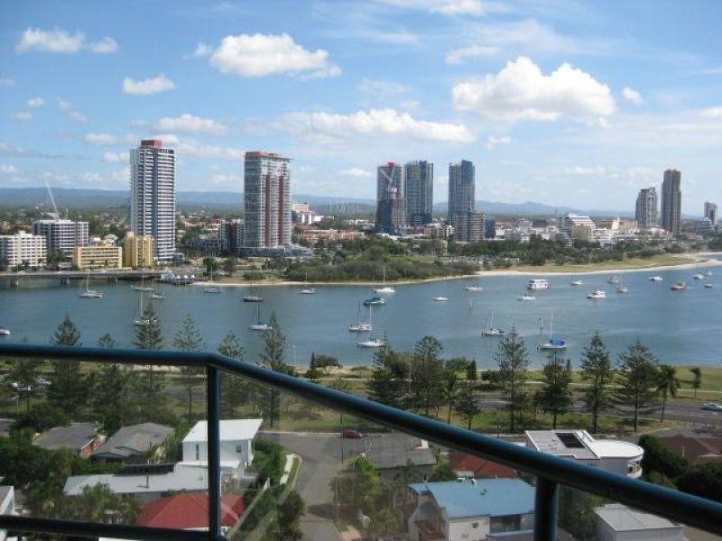 22 Montgomery Avenue, Main Beach QLD 4217