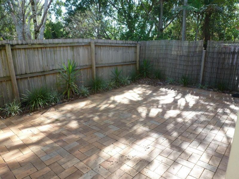 102 Alexander Drive, Highland Park QLD 4211