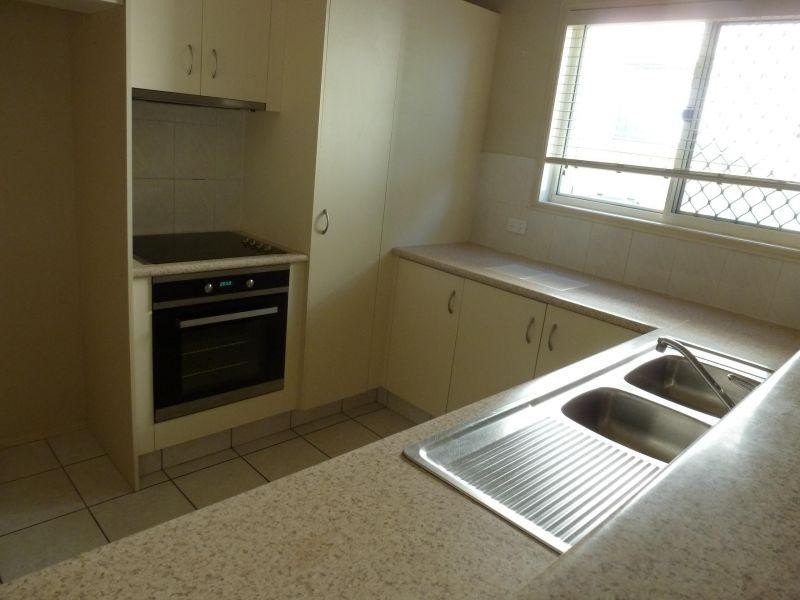 102 Alexander Drive, Highland Park QLD 4211