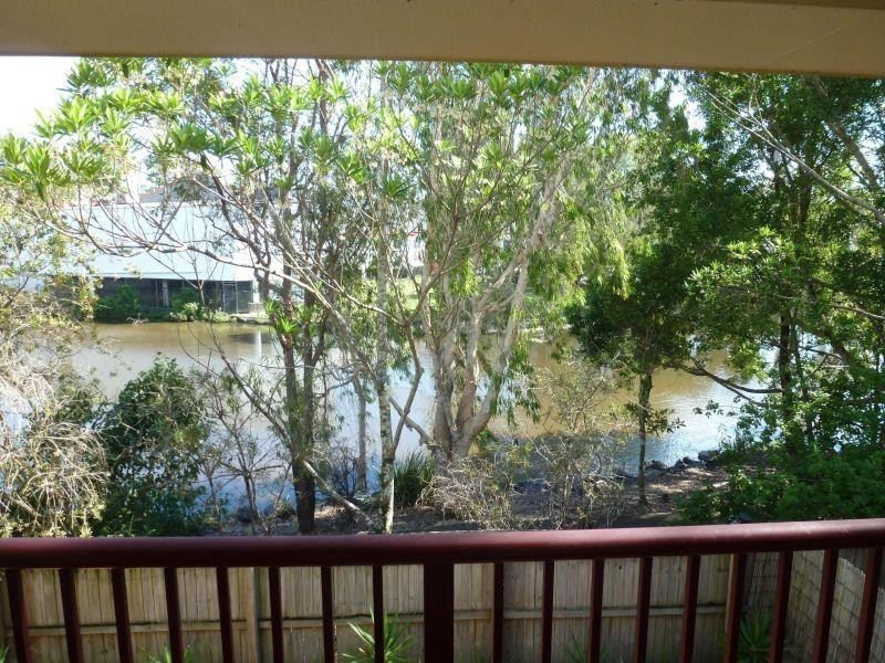 102 Alexander Drive, Highland Park QLD 4211