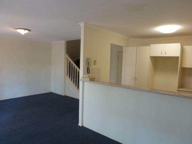 102 Alexander Drive, Highland Park QLD 4211