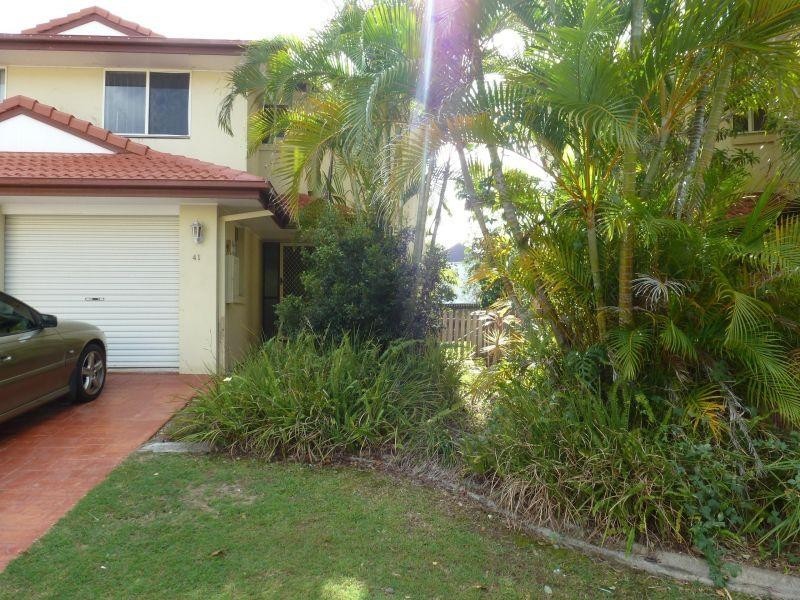 102 Alexander Drive, Highland Park QLD 4211