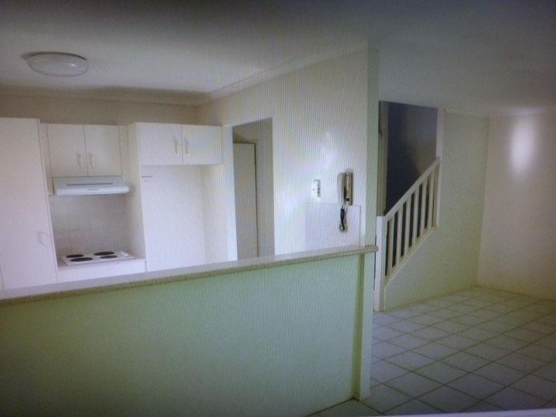 102 Alexander Drive, Highland Park QLD 4211