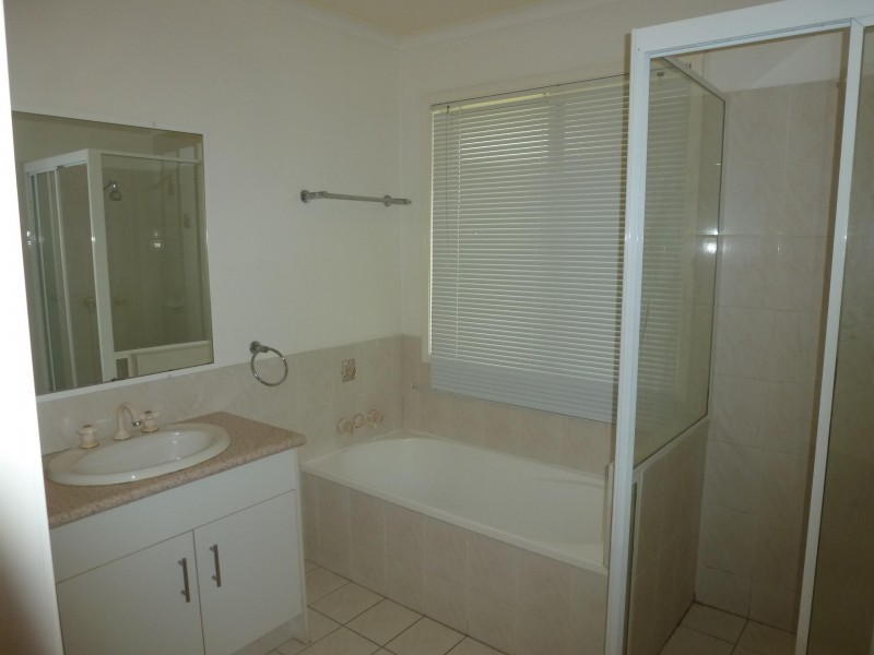 102 Alexander Drive, Highland Park QLD 4211