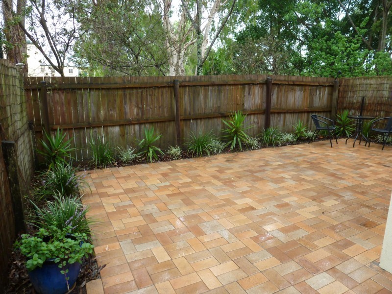 102 Alexander Drive, Highland Park QLD 4211