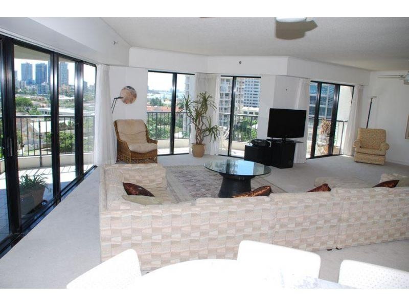 24 Breaker Street, Main Beach QLD 4217