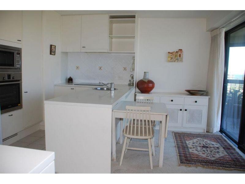 24 Breaker Street, Main Beach QLD 4217