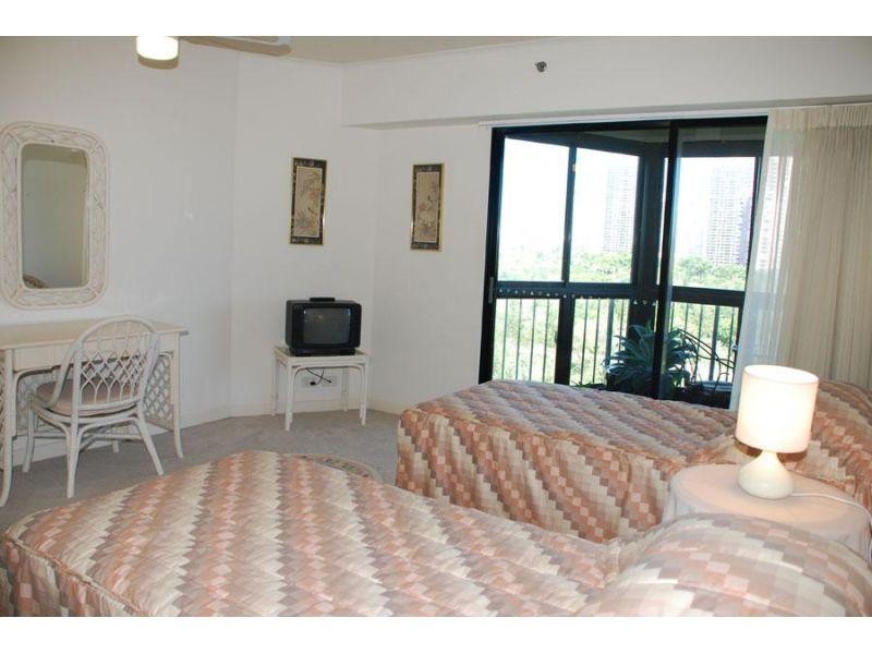 24 Breaker Street, Main Beach QLD 4217