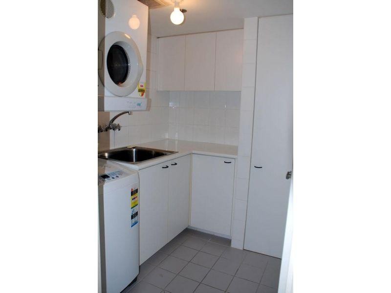 24 Breaker Street, Main Beach QLD 4217